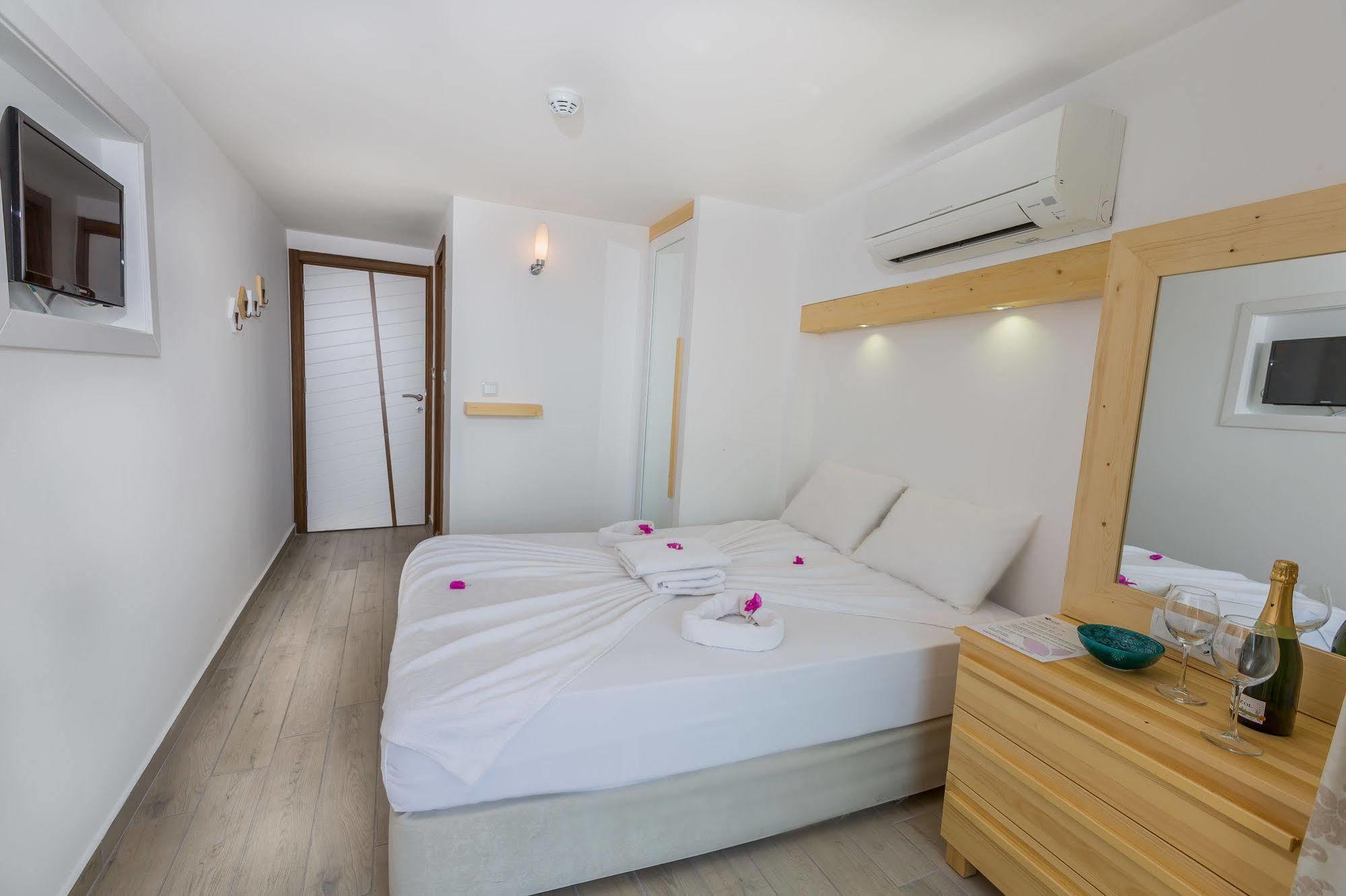 Defne Hotel Kaş Exterior photo
